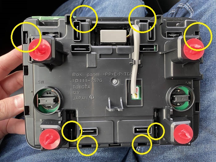 カローラツーリングのルームランプLED化